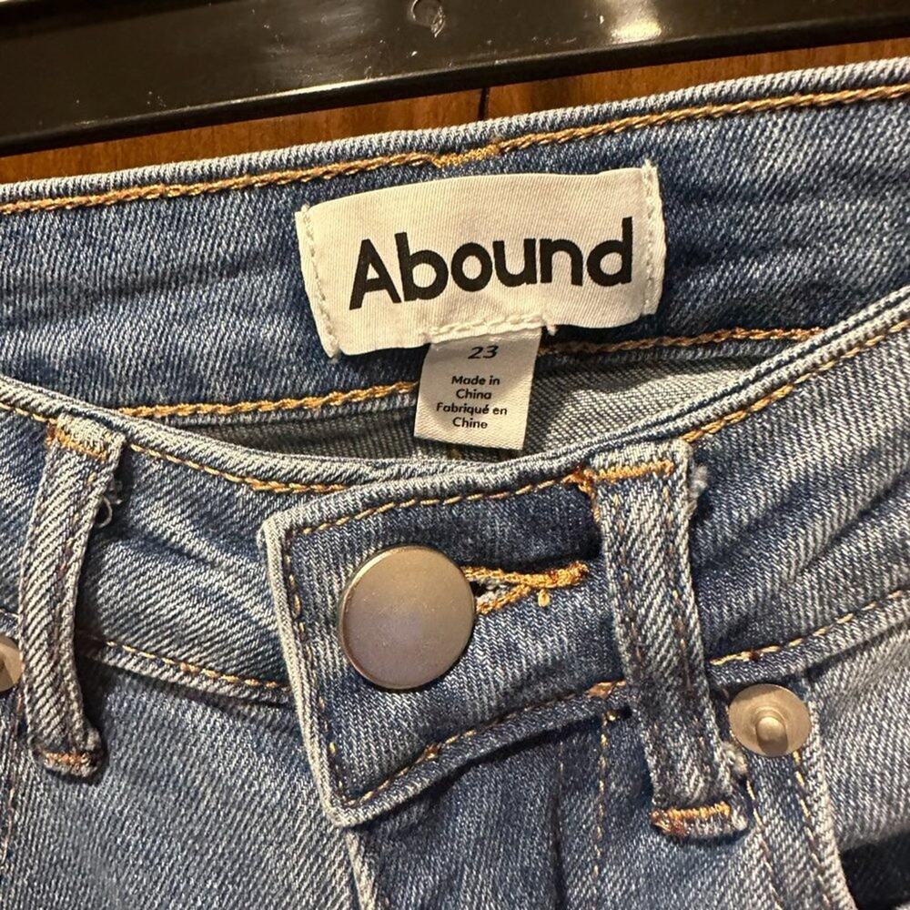 Abound Women's high rise light wash denim jeans, Size 23 - Picture 4 of 12